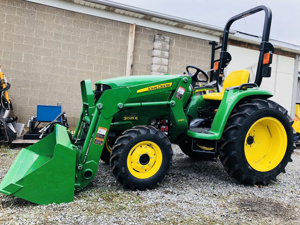 John Deere 3025E - Lakeview Vineyard Equipment